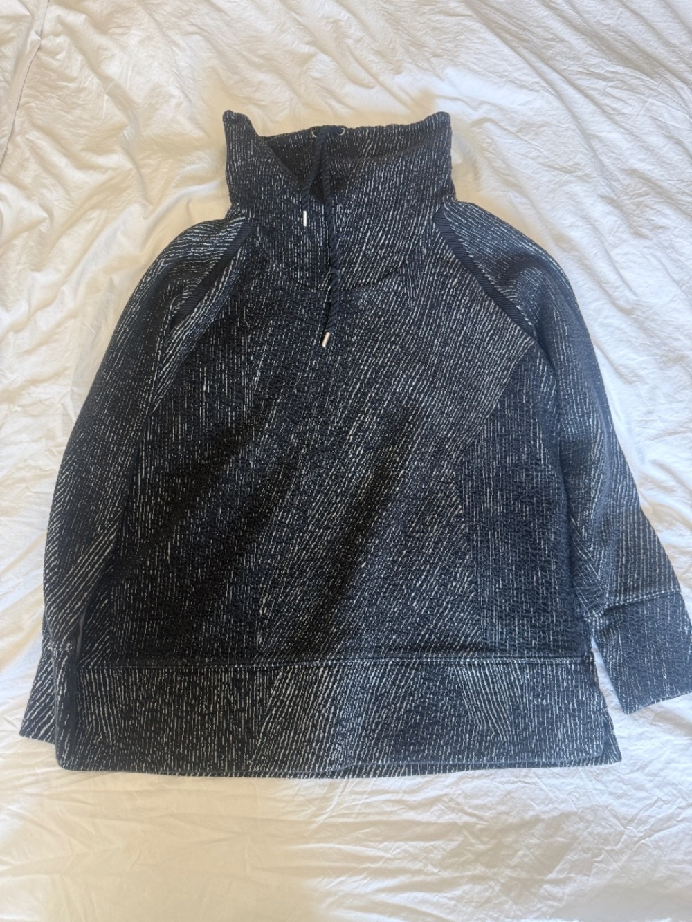 Costco M women's sweatshirt black and white